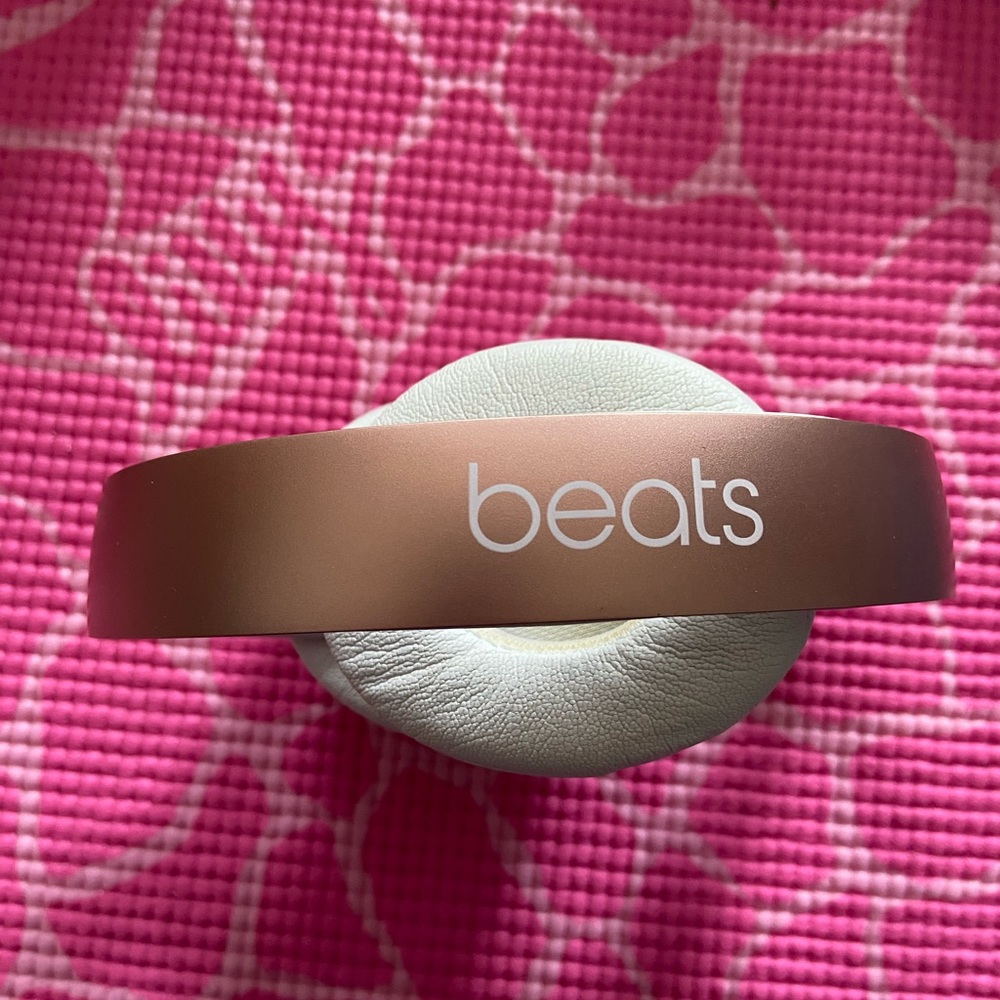 Rose Gold Solo Beats